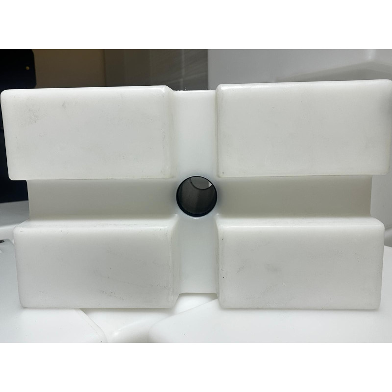 45 liters 50x30x37 with holders and eM hole